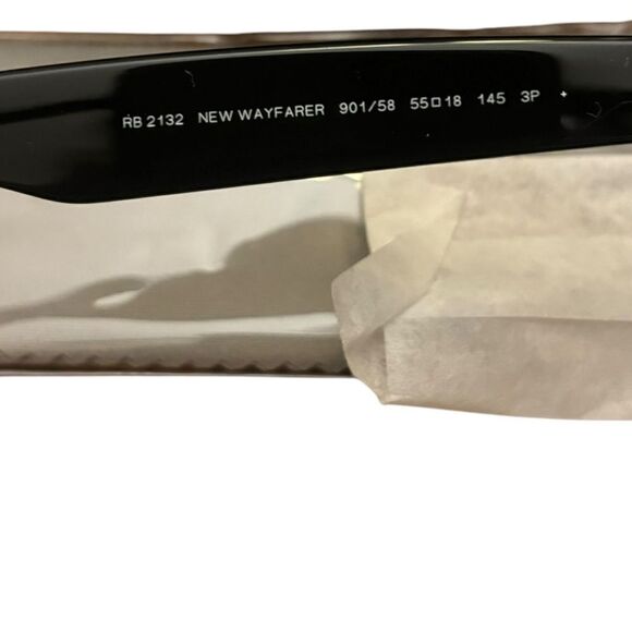 Ray-Ban NIB New Wayfarer Black Polarized Luxury Sunglasses ORB2132 Made in Italy - Picture 6 of 10